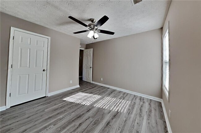 Building Photo - 41 Ludwick Ln