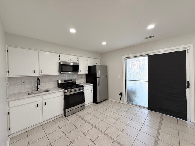 Building Photo - 171 Scobee Ln