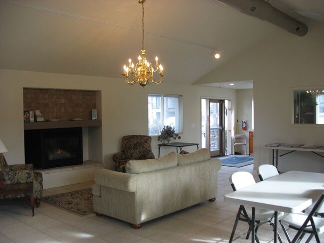 Building Photo - 2 Bed/1 Bath in 55+ Independent Living Community