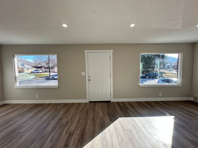 Building Photo - Darling remodeled 5 bedroom 2 bathroom home in the heart of Ogden