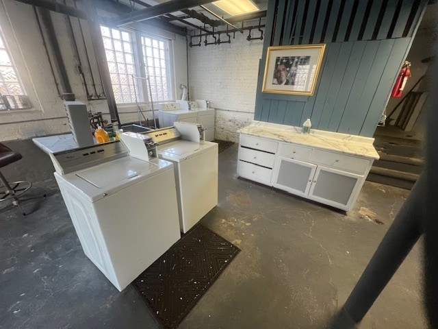 Building Photo - 9245 S Clyde Ave