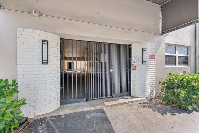 Building Photo - 2301 NE 14th Street Causeway