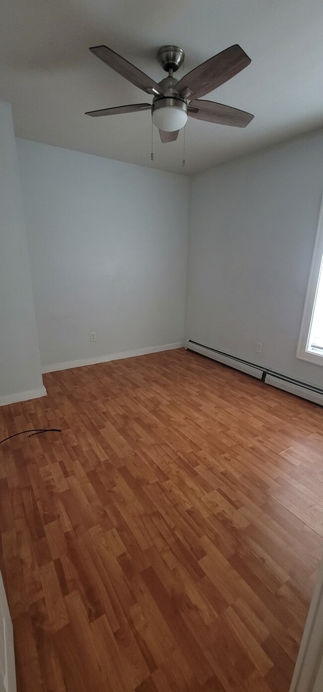 Building Photo - 94 Hinman St