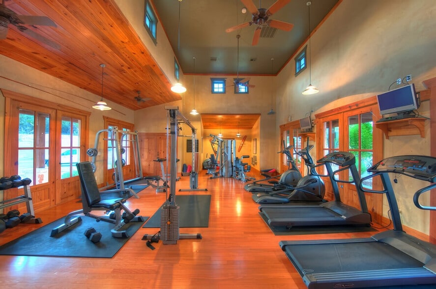 Building Photo - 17901 Edgewood Way