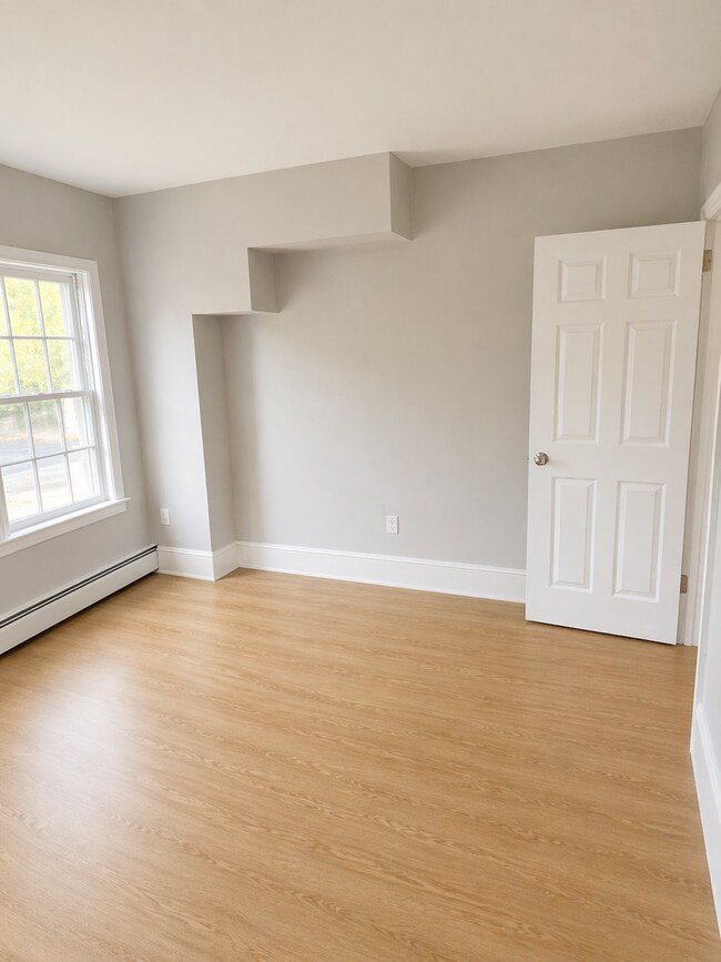 Building Photo - Pennington Rd, Ewing, NJ – 6BR / 2BA. Large single-family home near TCNJ with spacious driveway