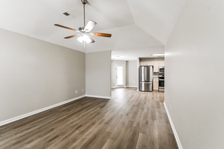 Building Photo - 7045 Kings Crown Dr