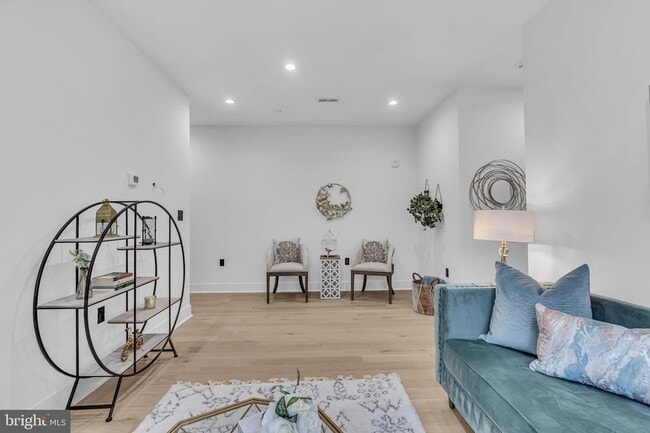 Building Photo - 1103 Fern St NW