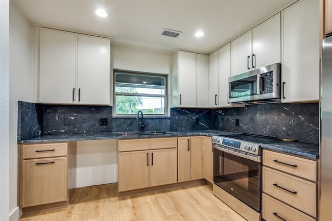 Building Photo - 1215 Mill Valley Dr