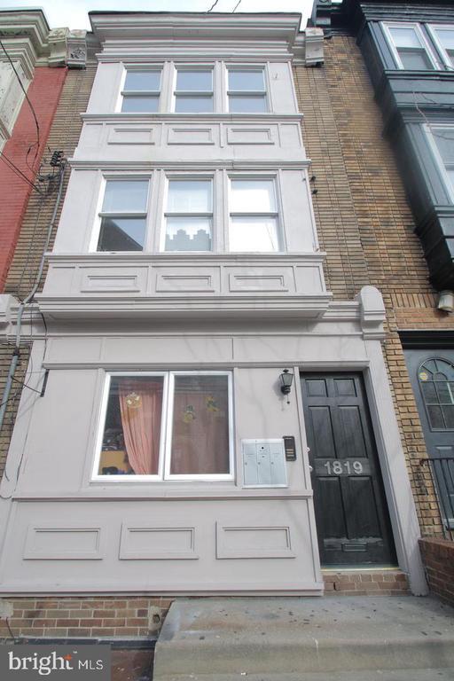 Building Photo - 1819 Bainbridge St