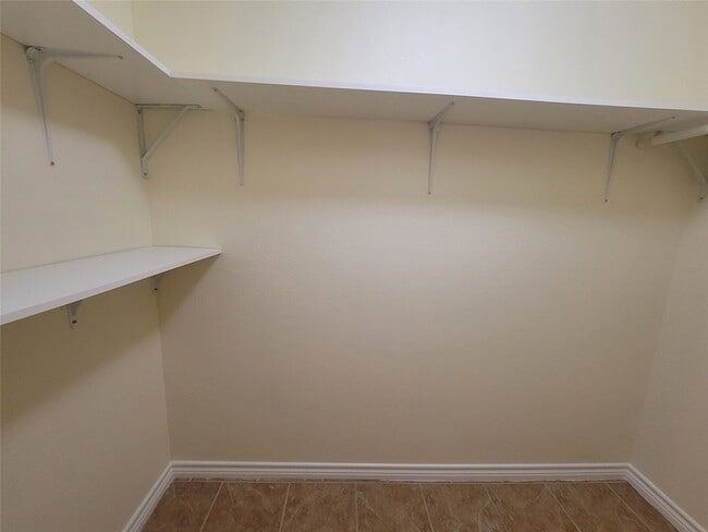 Building Photo - 107 Avalon Way