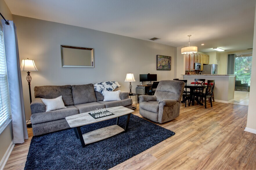 Building Photo - 874 Vineland Pl