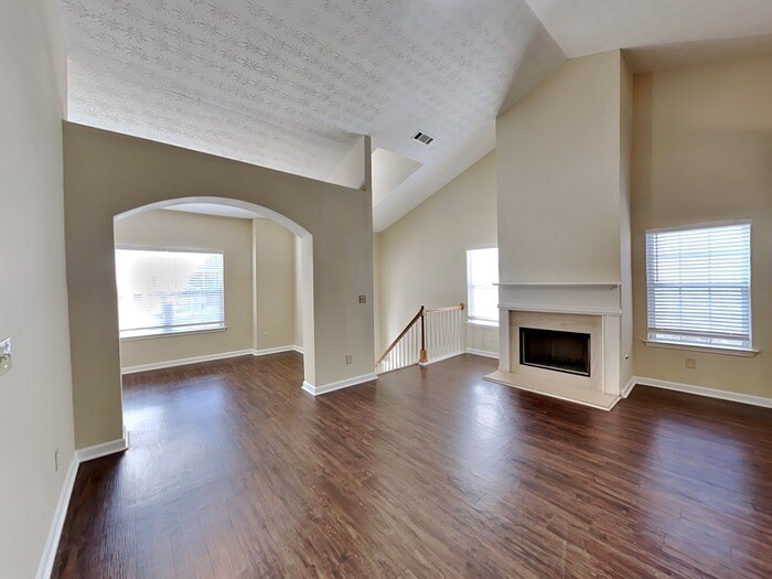 Building Photo - 320 Lake Royale Pl