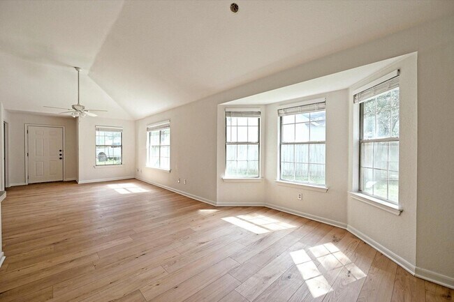Building Photo - 108 N Mockingbird Cir