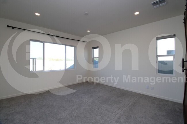 Building Photo - 1222 E La Mirada Dr