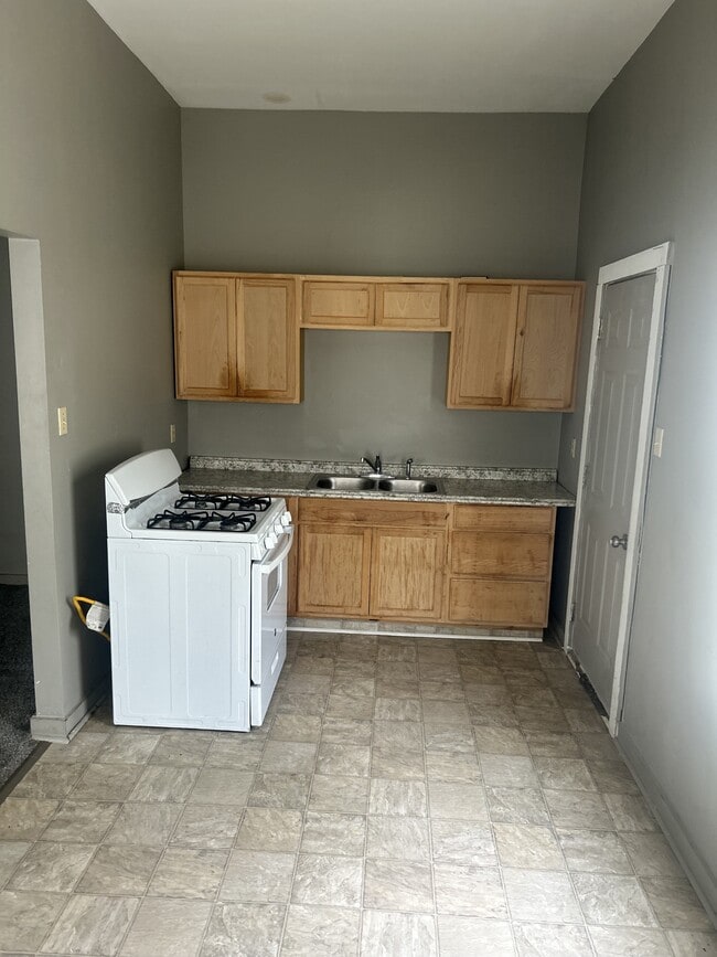 Building Photo - 1409 Martin