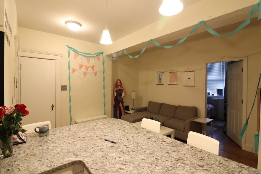 Building Photo - 2001 Commonwealth Ave