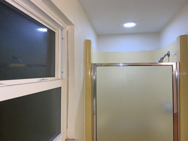 Building Photo - 4268 Sample Ct