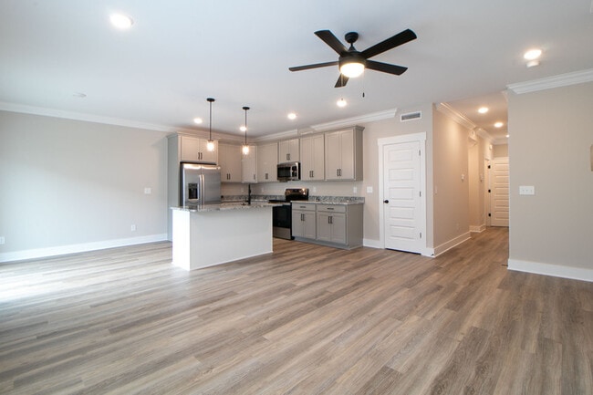 Building Photo - 166 Sango Dr