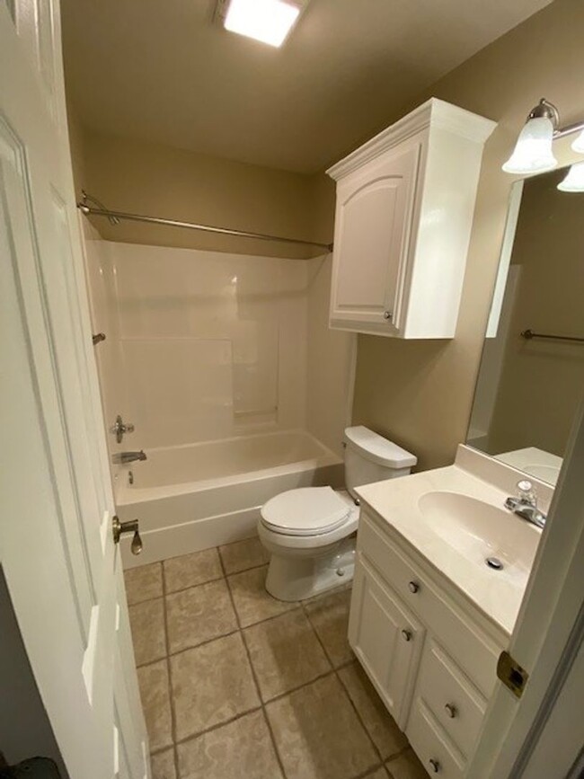 Building Photo - 3 Bed, 2 Bath + Office | Jenks, OK | $2200...