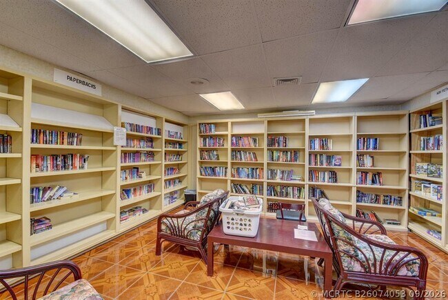 Building Photo - 307 Lake Evelyn Dr