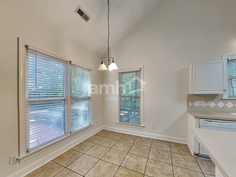 Building Photo - 8005 Red Oaks Trl