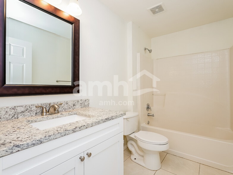 Building Photo - 12808 Lake Vista Dr