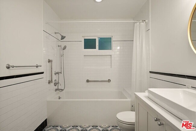 Building Photo - 434 21st Pl