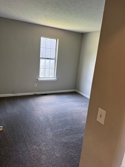 Building Photo - 6435 Bedford Ln