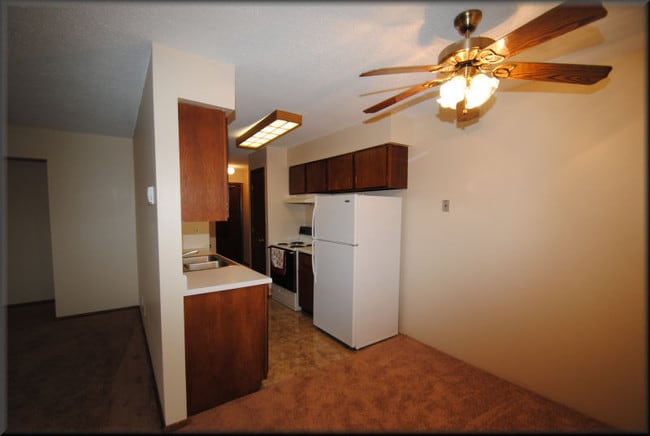 Building Photo - Kings Manor Apartments