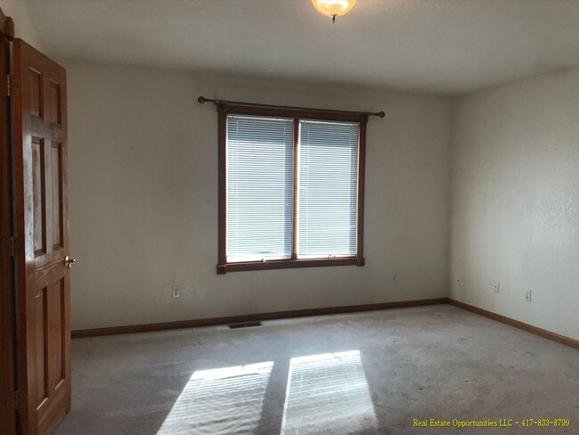 Building Photo - 1257 E Lakewood St