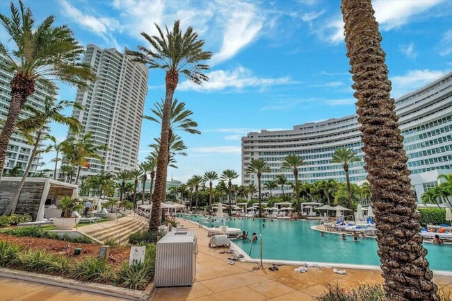 Building Photo - 4401 Collins Ave