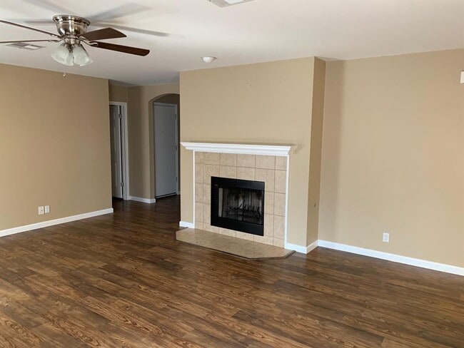 Building Photo - 305 Presidio Dr