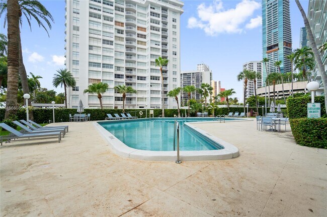 Building Photo - 1408 Brickell Bay Dr