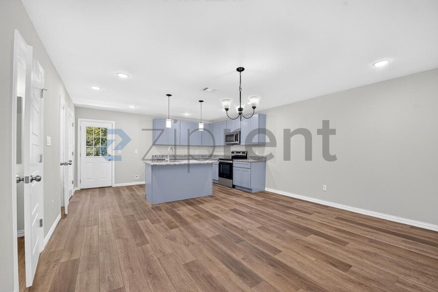 Building Photo - Unit A