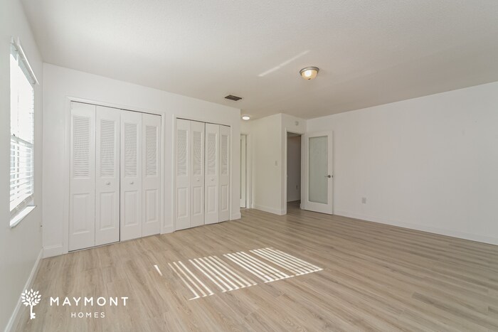 Building Photo - 11 Maple Run