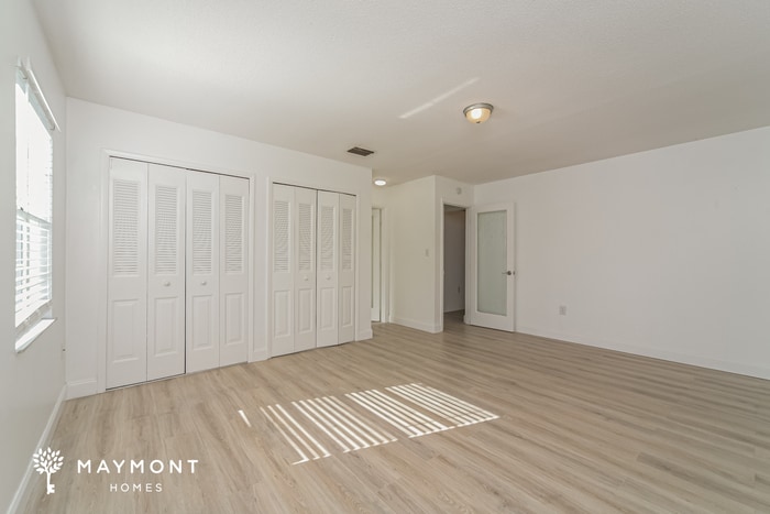 Building Photo - 11 Maple Run