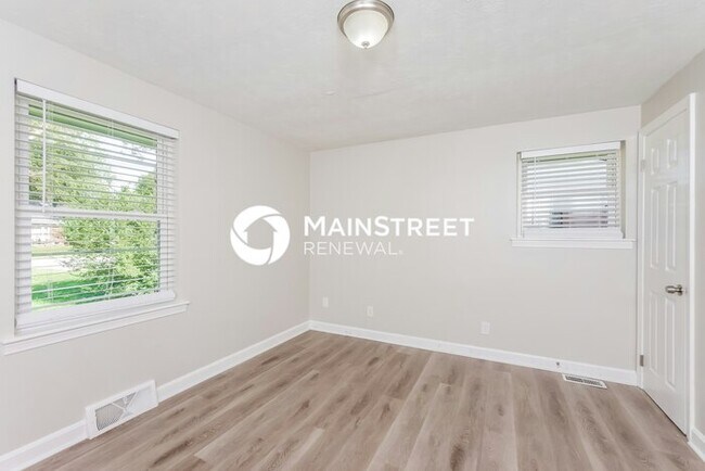 Building Photo - 3 Bedroom Pet-Friendly Home in LOUISVILLE, KY with Main Street Renewal