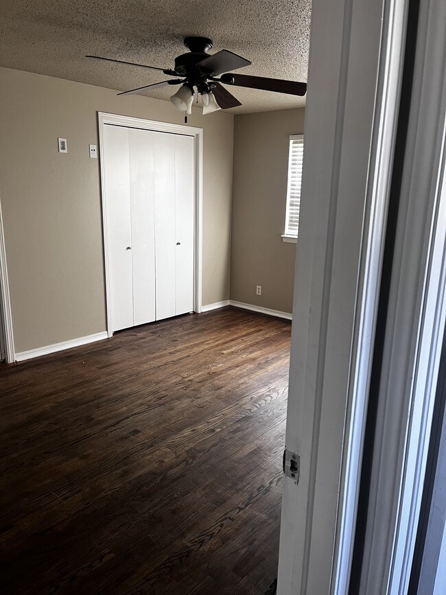 Master bedroom - 4708 Tempo Dr