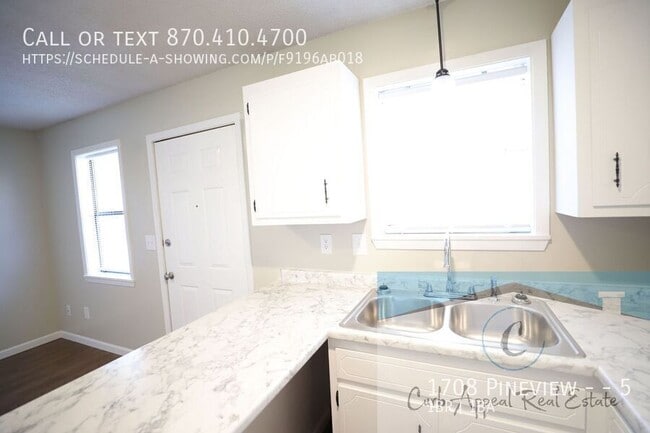 Building Photo - 1708 Pineview St