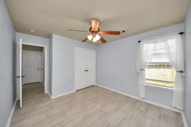 Building Photo - 130 Thunder Basin Dr