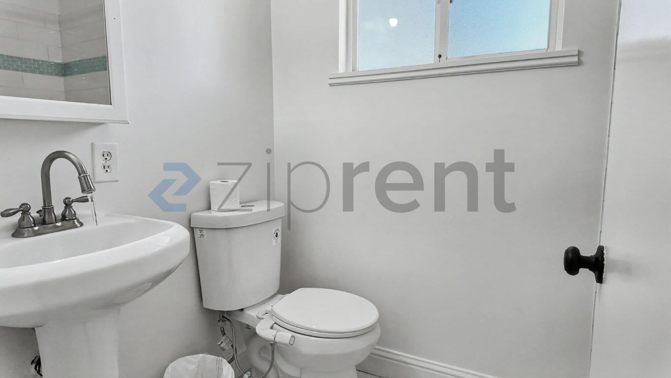 Building Photo - Unit