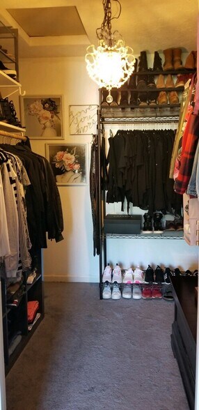 Master walk in closet. - 210 Heritage Ln