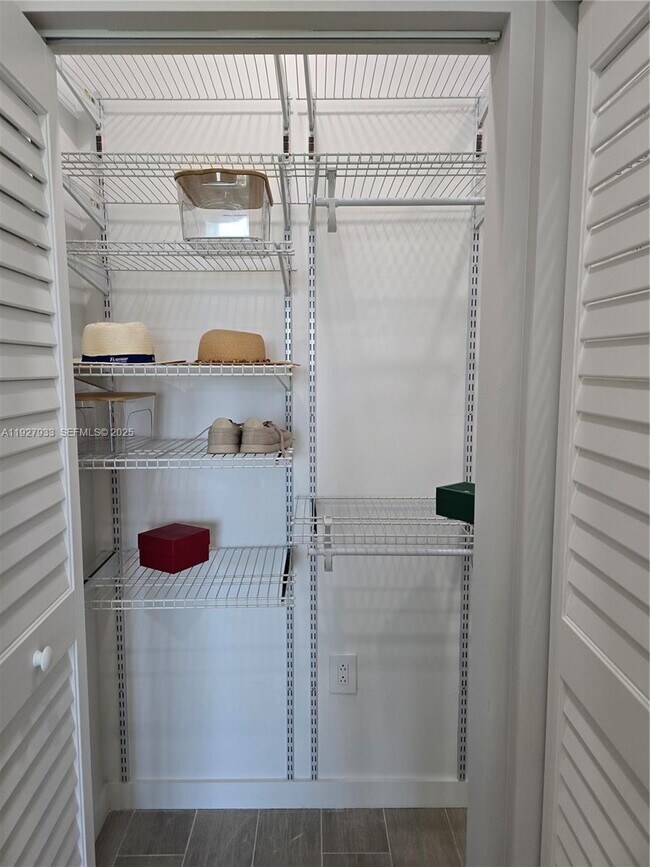 Building Photo - 1600 SW 1st Ave