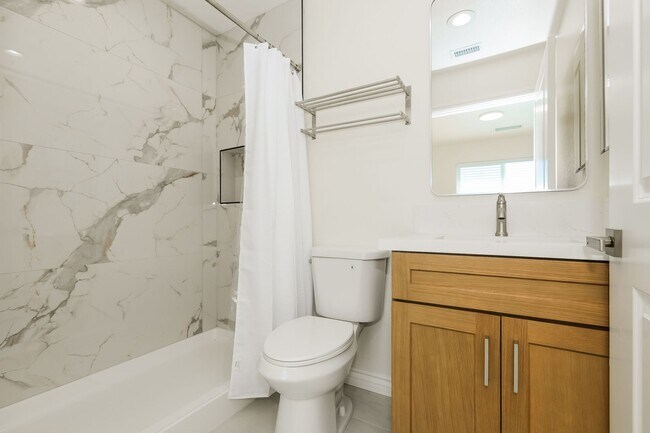 Building Photo - Spacious 3BR/2BA Home with Open Floor Plan, Garage & Washer/Dryer