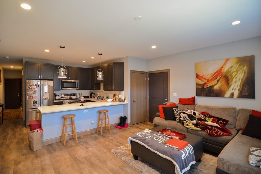 Building Photo - 4324 N Ashland Ave