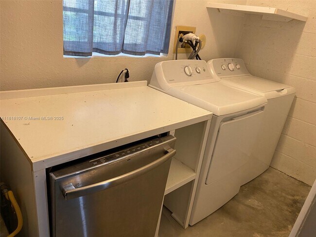 Building Photo - 10931 Jewel Box Ln