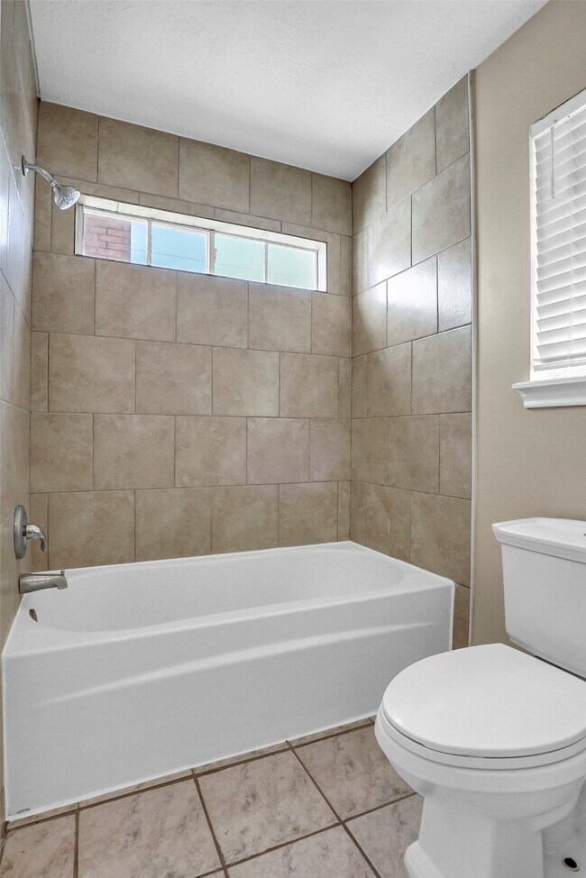 Building Photo - 4407 Magnolia Ln