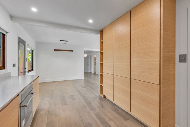 Building Photo - Remodeled Home in near Downtown Mountain View