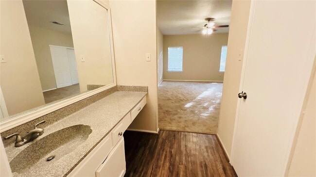 Building Photo - 17629 Red Oak Dr