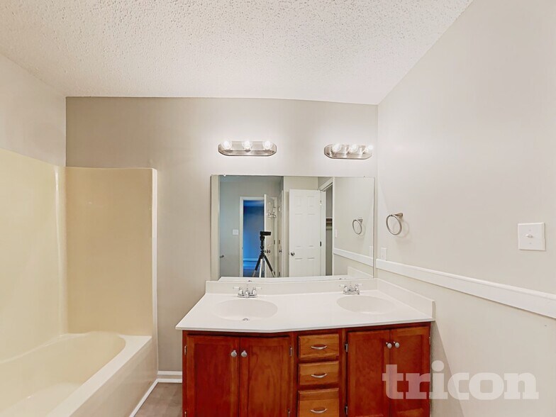 Building Photo - 437 Bradford Cir